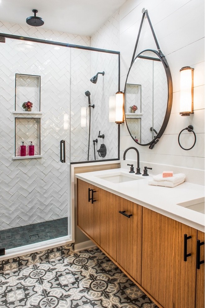 Cette image montre une salle de bain traditionnelle en bois brun avec un placard à porte plane, un carrelage blanc, un mur blanc, carreaux de ciment au sol, un lavabo encastré, un sol multicolore et une cabine de douche à porte battante.