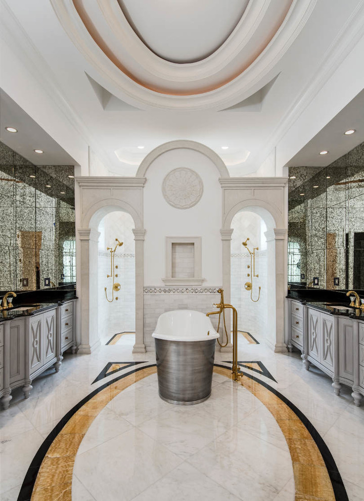 Источник вдохновения для домашнего уюта: главная ванная комната в средиземноморском стиле с серыми фасадами, отдельно стоящей ванной, двойным душем, белой плиткой, врезной раковиной, разноцветным полом и фасадами с утопленной филенкой
