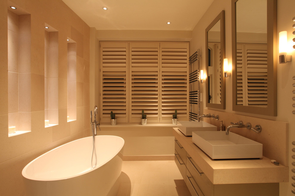 Photo of a contemporary bathroom in London.