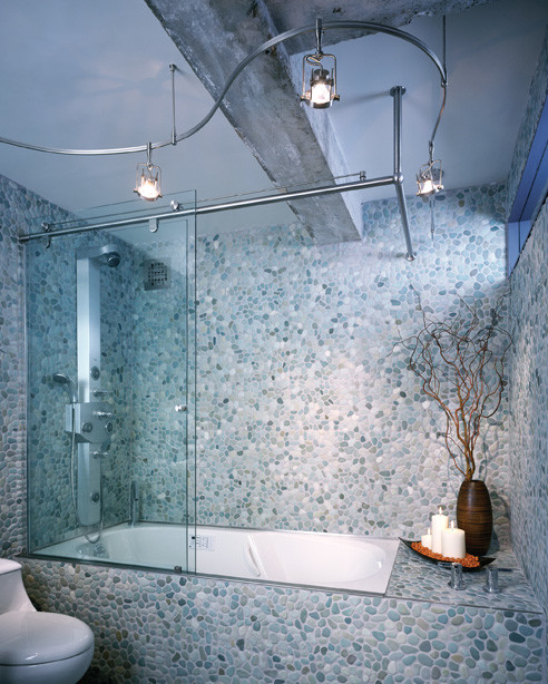 Example of a small eclectic bathroom design in Los Angeles