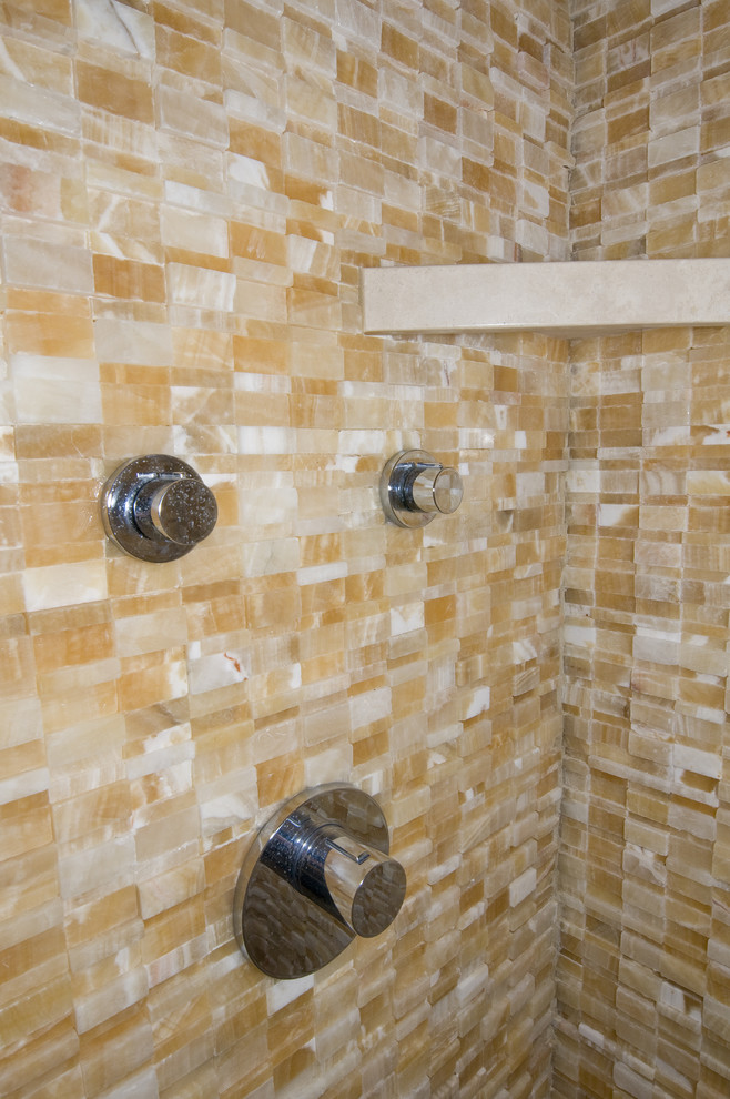 オレンジカウンティにあるコンテンポラリースタイルのおしゃれな浴室の写真