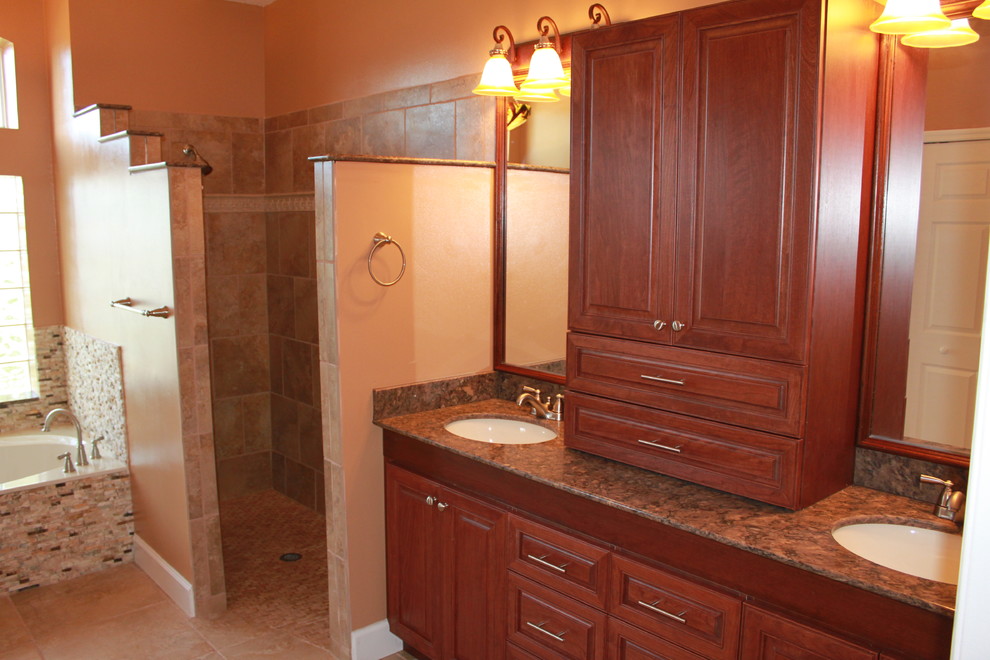 Inspiration for a timeless bathroom remodel in Orlando