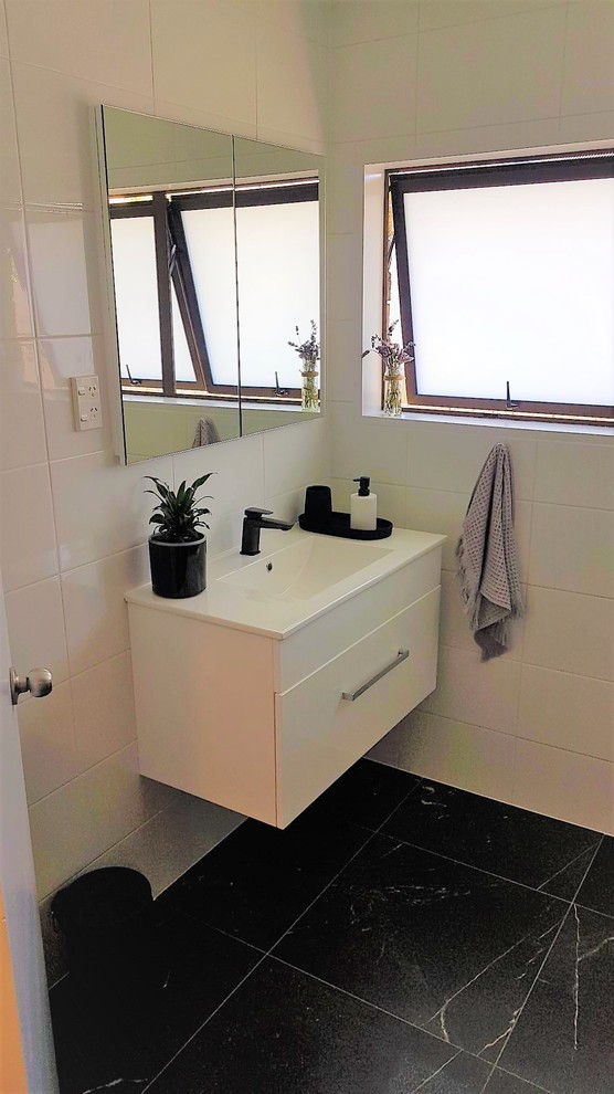 Bathroom Makeover Moderne Salle de Bain Autres périmètres par