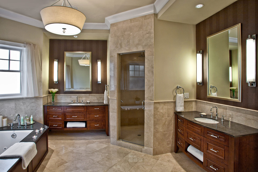 Immagine di una stanza da bagno chic con ante in legno bruno e doccia ad angolo