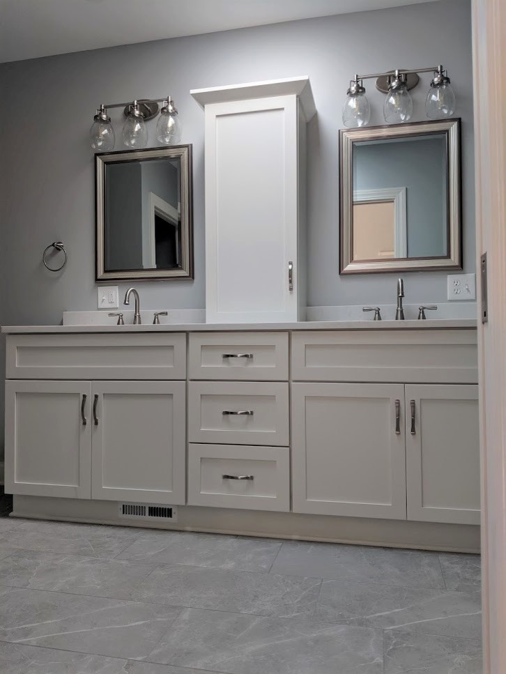 Design ideas for a medium sized classic ensuite bathroom in Cleveland with shaker cabinets, white cabinets, an alcove shower, a one-piece toilet, grey walls, marble flooring, a submerged sink, granite worktops, grey floors, a hinged door and white worktops.