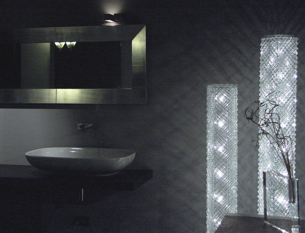 トゥーリンにある地中海スタイルのおしゃれな浴室の写真