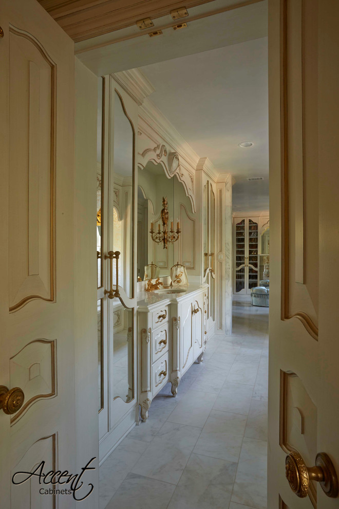 Immagine di una stanza da bagno vittoriana di medie dimensioni