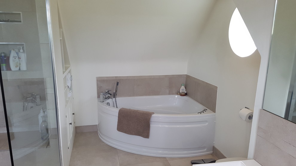 This is an example of a classic bathroom in Berkshire.