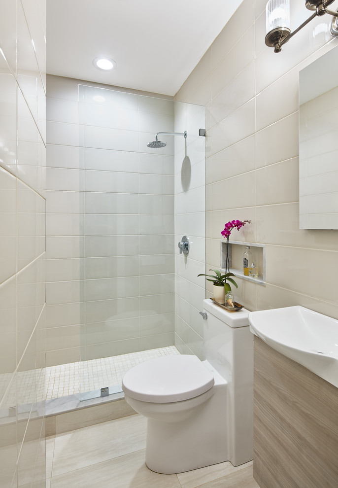 Ejemplo de cuarto de baño moderno pequeño con ducha abierta y ducha abierta