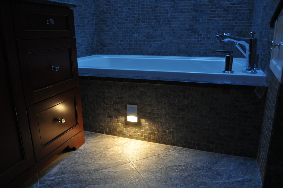Идея дизайна: ванная комната в стиле неоклассика (современная классика)