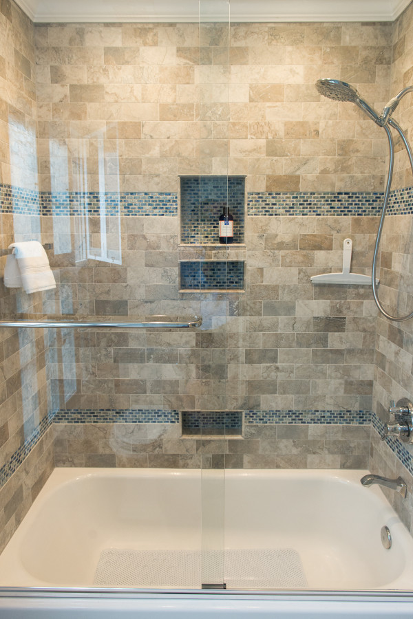 Immagine di una stanza da bagno classica di medie dimensioni