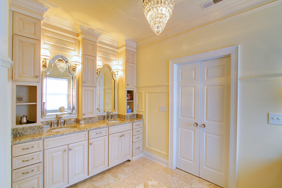 Idee per una grande stanza da bagno padronale classica con top in granito, piastrelle beige, piastrelle in pietra, pareti beige e pavimento in marmo