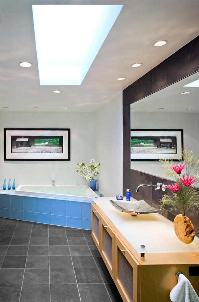 Modernes Badezimmer in Washington, D.C.