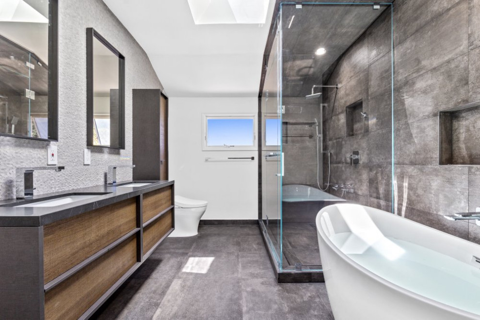Inspiration for a modern ensuite bathroom in San Diego.