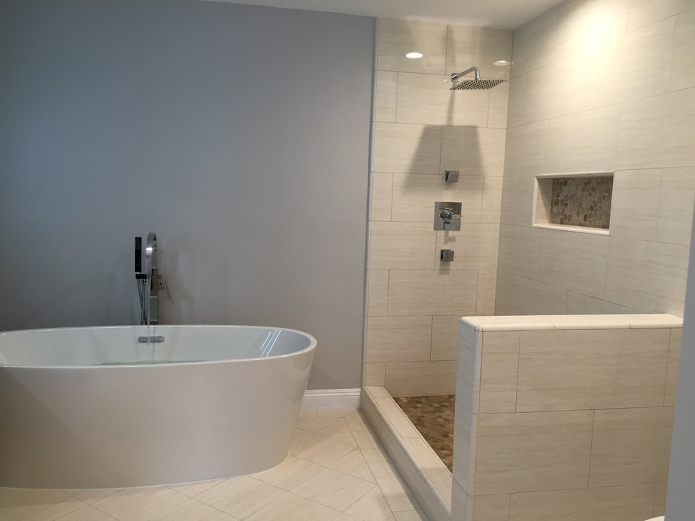 Идея дизайна: главная ванная комната среднего размера в современном стиле