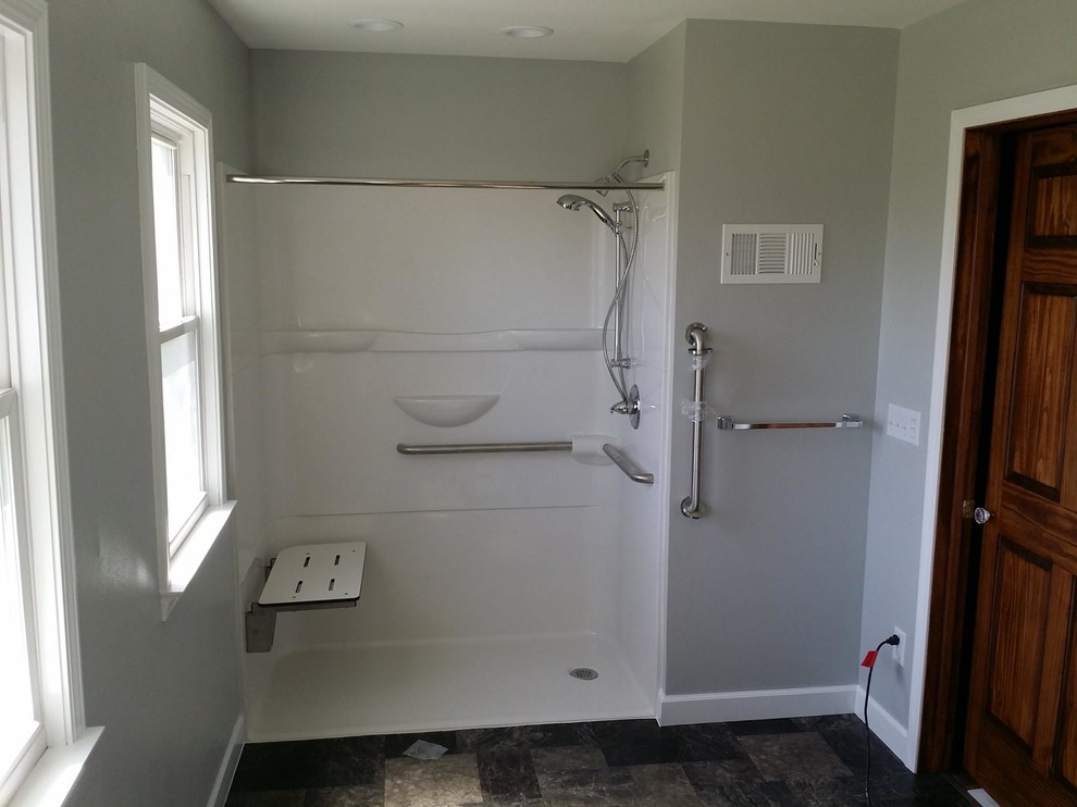 Inspiration for a mid-sized transitional 3/4 white tile porcelain tile and gray floor alcove shower remodel in Cedar Rapids with gray walls