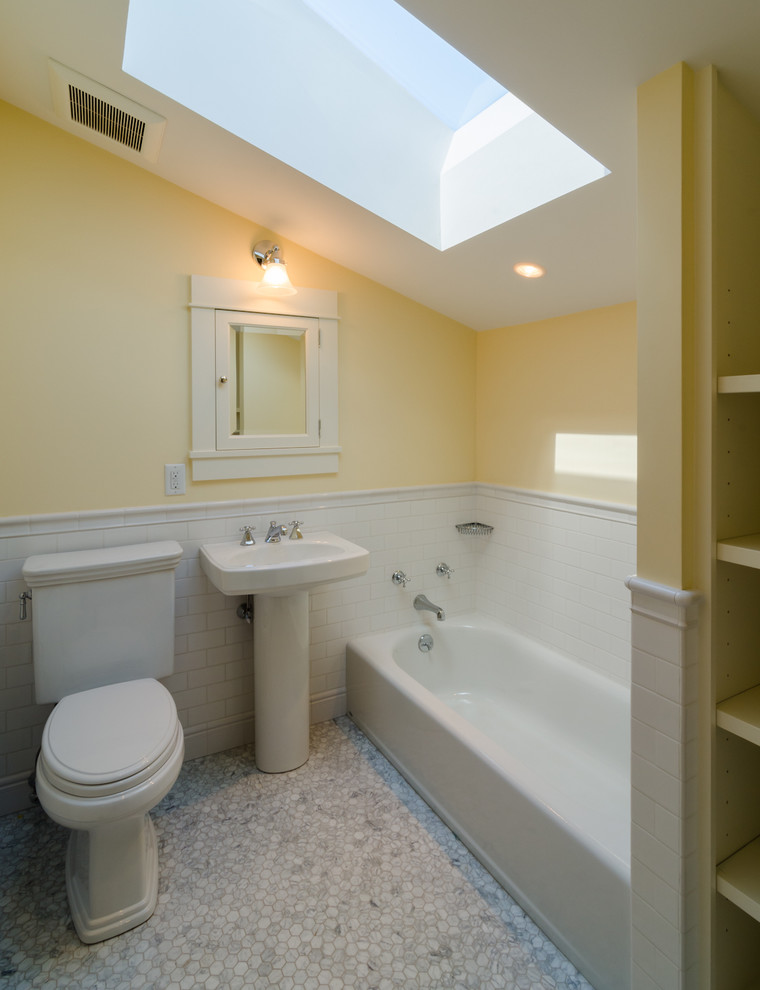 Example of a classic bathroom design in Boston