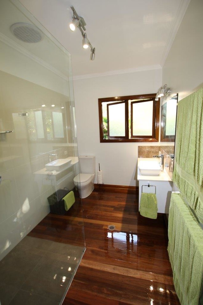 This is an example of a modern shower room bathroom in Cairns with a corner shower.