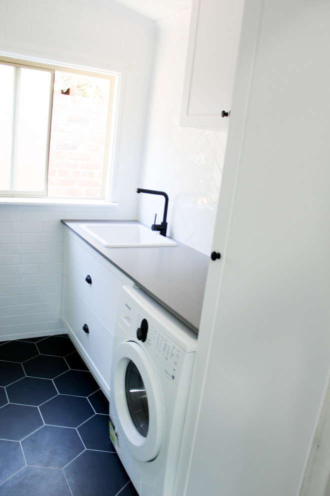 Large modern ensuite bathroom in Perth with shaker cabinets, white cabinets, a walk-in shower, a one-piece toilet, white tiles, ceramic tiles, white walls, porcelain flooring, a built-in sink, engineered stone worktops, black floors, an open shower and grey worktops.