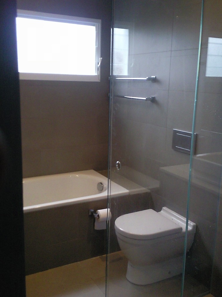 Inspiration for a modern bathroom remodel in Sydney