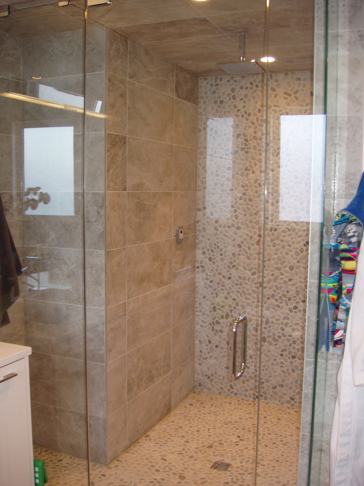 Bathroom - transitional bathroom idea in Calgary