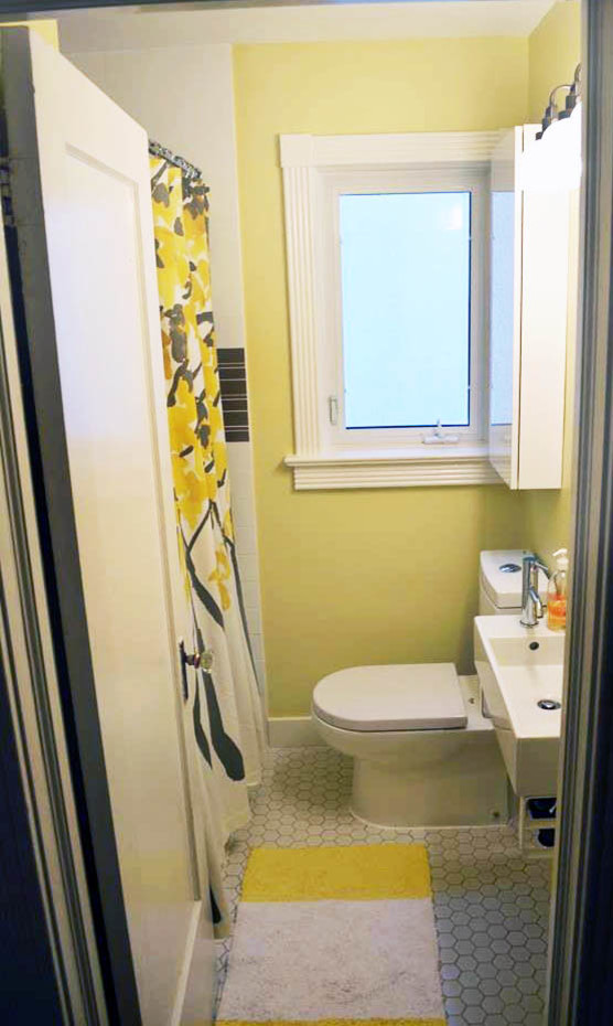 Bathroom - traditional bathroom idea in Toronto
