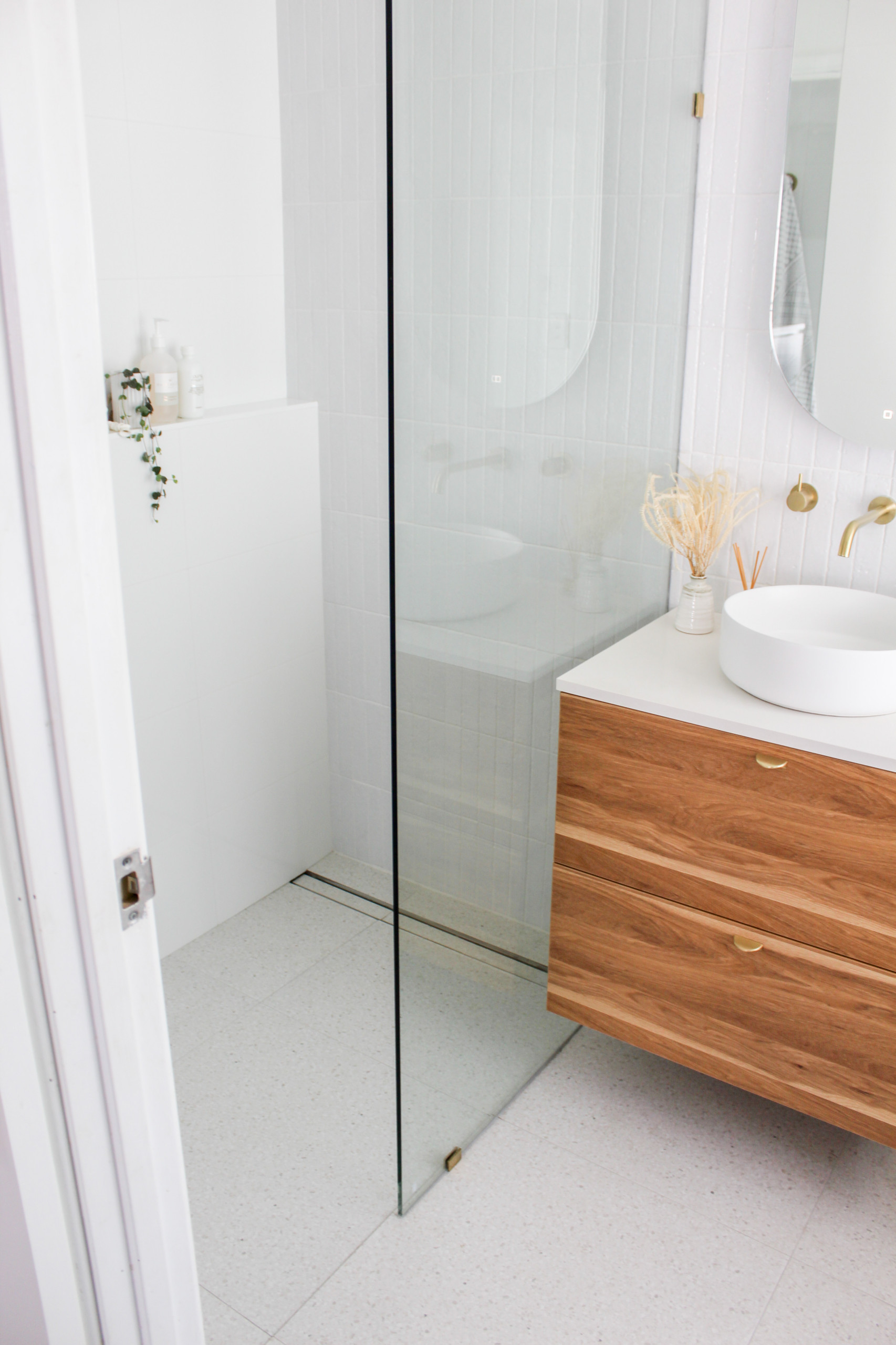 75 Beautiful Slate Tile Bathroom Pictures Ideas July 2021 Houzz