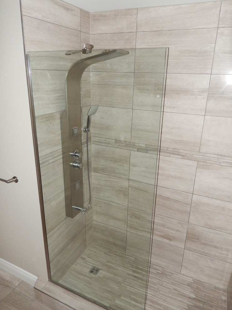 Inspiration for a medium sized classic bathroom in Toronto with shaker cabinets, an alcove shower, a one-piece toilet, multi-coloured tiles, porcelain tiles, porcelain flooring, quartz worktops, white cabinets, beige walls and an integrated sink.