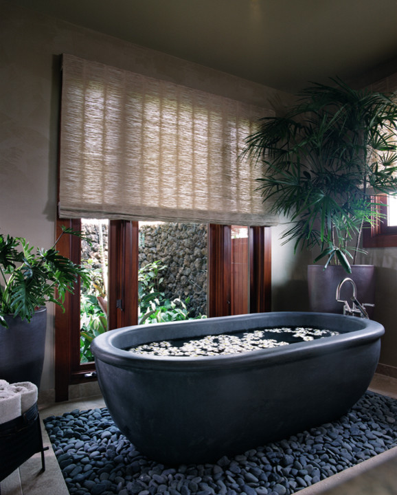 Bild på ett tropiskt badrum