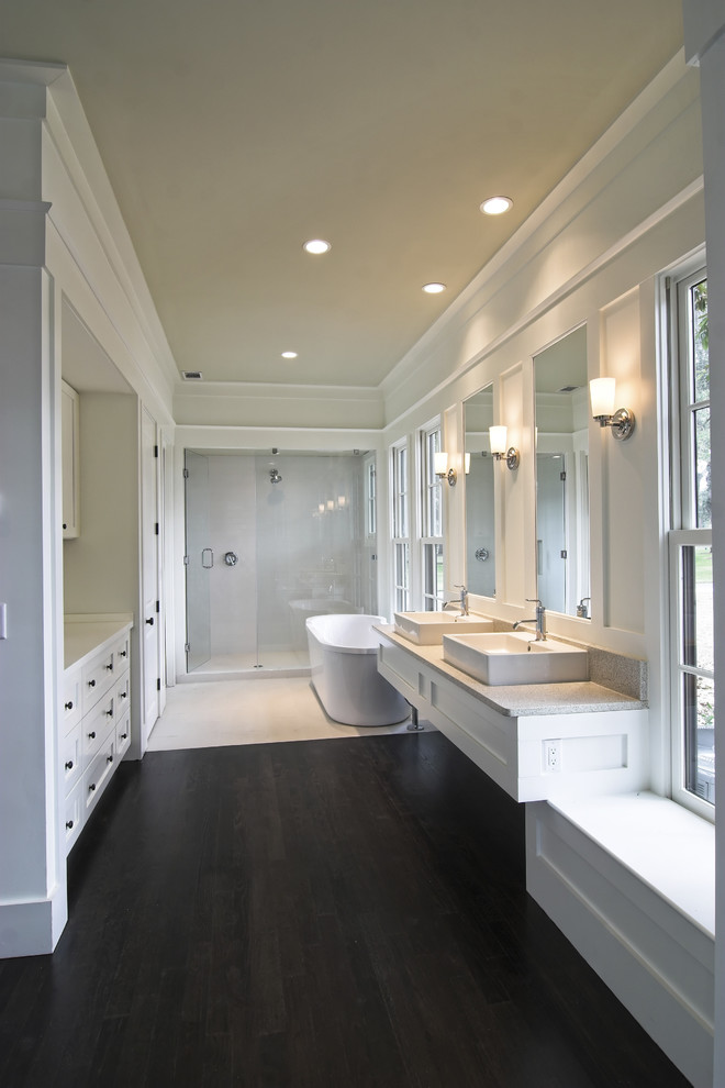 На фото: главная ванная комната среднего размера в классическом стиле с стеклянными фасадами, белыми фасадами, гидромассажной ванной, открытым душем, раздельным унитазом, белой плиткой, мраморной плиткой, белыми стенами, полом из керамогранита, врезной раковиной, мраморной столешницей, белым полом и душем с распашными дверями
