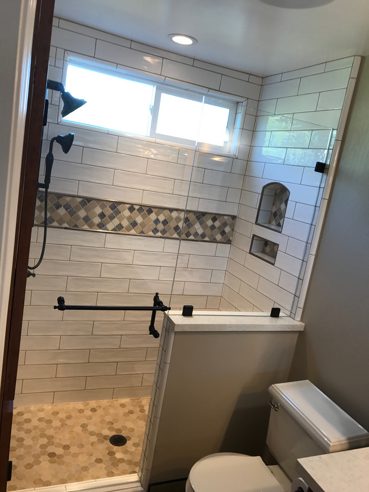 Bathroom - modern bathroom idea in San Francisco