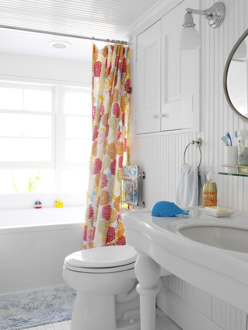 Beachy Vibes: Girls Bathroom Inspirations with a Colorful Curtain