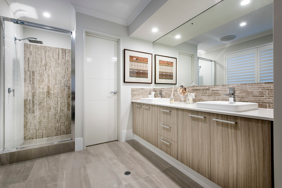 Imagen de cuarto de baño contemporáneo con armarios con paneles lisos, ducha empotrada, baldosas y/o azulejos marrones, lavabo encastrado, puertas de armario de madera oscura y paredes blancas