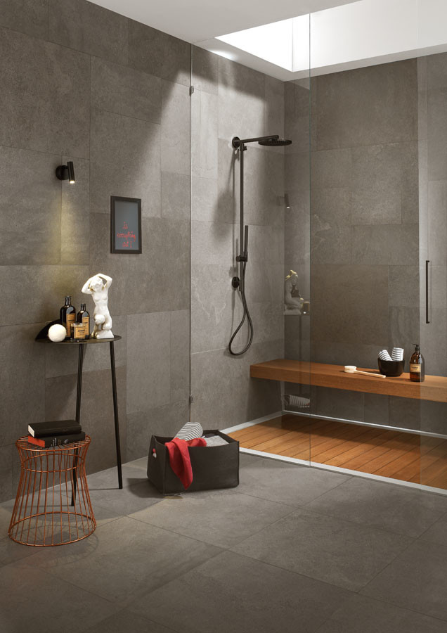 Ispirazione per una stanza da bagno minimalista con pareti grigie e pavimento grigio