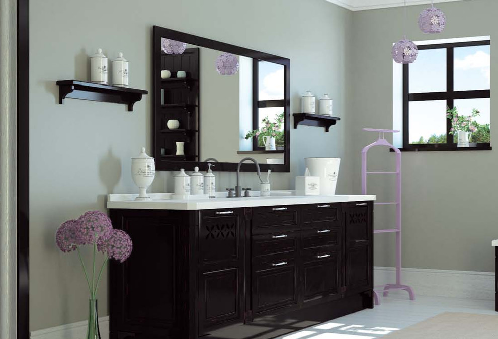 Inspiration för mellanstora moderna en-suite badrum, med ett undermonterad handfat, luckor med upphöjd panel, svarta skåp, granitbänkskiva, vit kakel, keramikplattor, grå väggar och klinkergolv i keramik