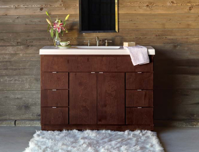 Ispirazione per una stanza da bagno con doccia moderna di medie dimensioni con ante lisce, ante in legno bruno, pareti marroni, lavabo sottopiano, top in quarzite e pavimento grigio
