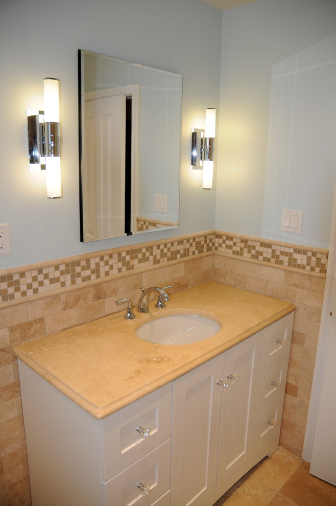 Bathroom vanity Traditional Bathroom Toronto by House Tune Up