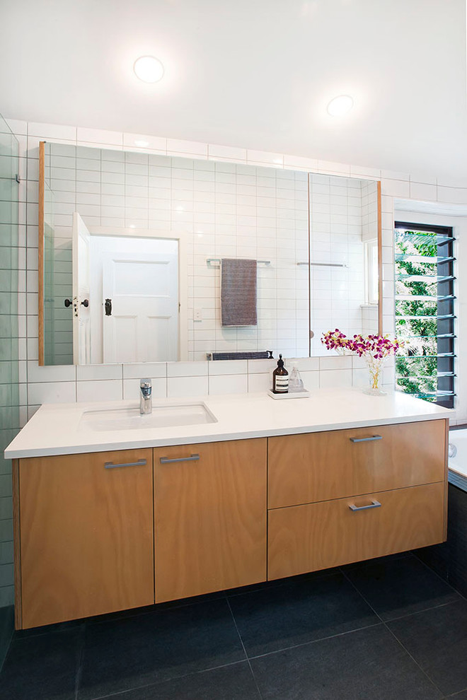 Bathroom vanity Contemporary Bathroom Brisbane by Skyring