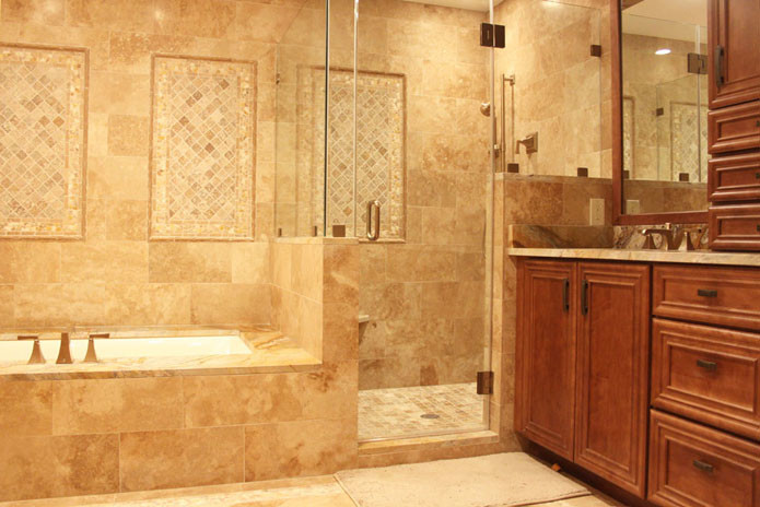 Aménagement d'une salle de bain principale classique en bois brun de taille moyenne avec un placard avec porte à panneau encastré, une baignoire encastrée, une douche d'angle, un carrelage beige, des carreaux de céramique, un mur beige, un lavabo encastré, un plan de toilette en granite, un sol beige et une cabine de douche à porte battante.