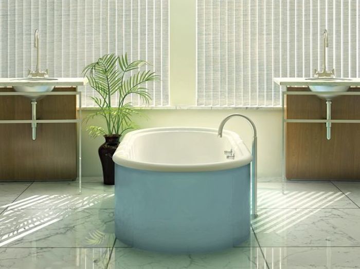 Imagen de cuarto de baño principal clásico renovado con lavabo con pedestal, bañera exenta, paredes blancas, suelo de baldosas de porcelana, armarios abiertos y suelo gris