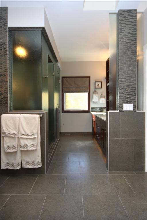 Modernes Badezimmer in Calgary