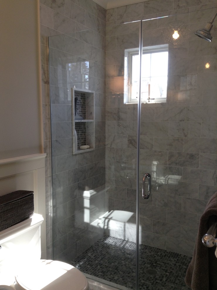 Foto di una piccola stanza da bagno con doccia chic