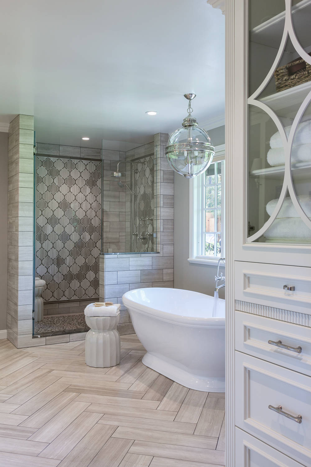 traditional white bathroom designs