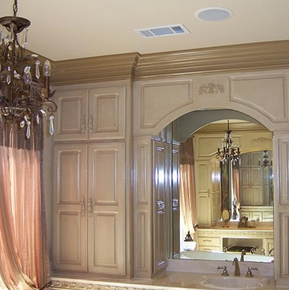 Example of a tuscan bathroom design in Minneapolis