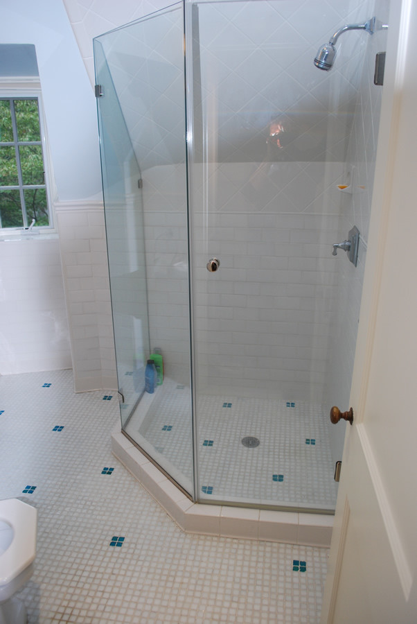 Design ideas for a small traditional shower room bathroom in Philadelphia with an alcove shower, a two-piece toilet, white tiles, metro tiles, grey walls, mosaic tile flooring, a pedestal sink, white floors and a hinged door.