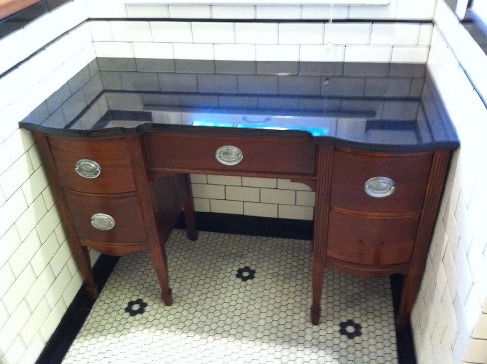 Example of a bathroom design in Burlington