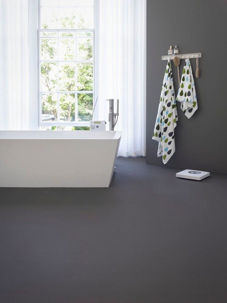 Cette photo montre une salle de bain tendance avec un sol en vinyl.