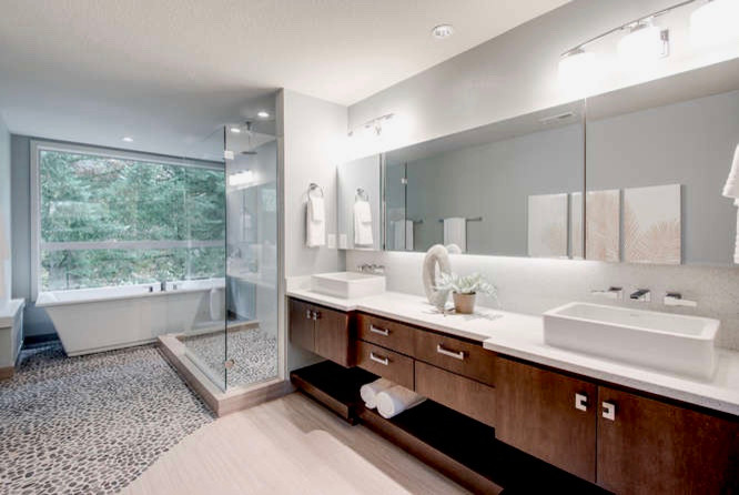 Design ideas for a contemporary bathroom in Portland.