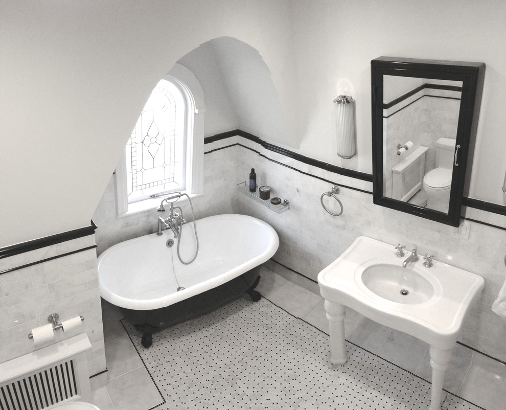 Design ideas for a traditional bathroom in New York.