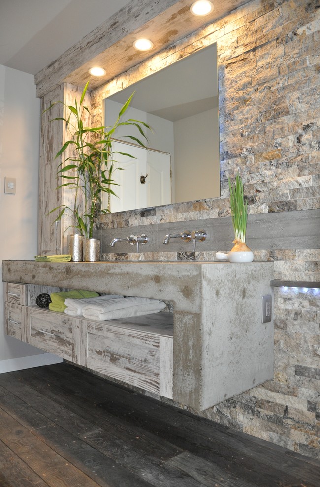 Example of a large mountain style master bathroom design in Toronto with an integrated sink, shaker cabinets, concrete countertops, a wall-mount toilet and beige walls